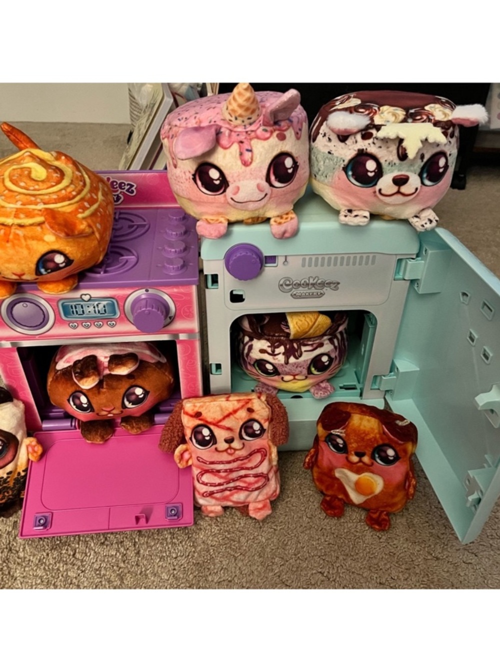 BUNDLE!! 8 stuffed animals, with 2 big accessories. Cookeez Makery